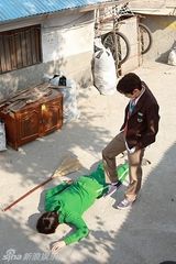 组图：《隐秘而伟大》剧照金秀炫化身傻瓜间谍