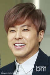 组图：东方神起允浩当选饥饿对策宣传大使