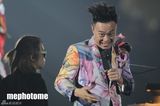 组图：陈奕迅多伦多开唱 头发直立造型搞怪