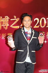 组图：张智霖拍亲热戏不报备 乐易玲支持峥泽恋