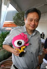 高清组图：李安戛纳受访 面目沉静安然讲述