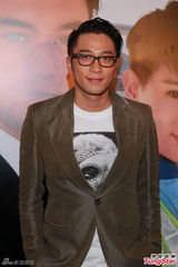 组图：《冲上云霄2》发布会 胡杏儿帅气亮相