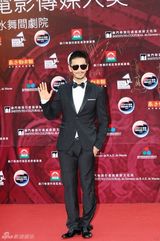 组图：华语传媒大奖 黄晓明黑超加面三次登台