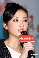 幻灯图：阮经天赵又廷书展上为《艋舺》造势