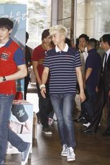 高清组图：韩团2PM全员休闲装亮相粉丝签名会