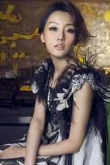 组图：刘洋时尚大片华贵大气 尽显妩媚女人味