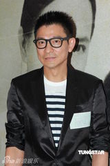 组图：《桃姐》举行庆功宴 众主创到场庆祝