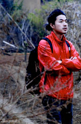 组图：李威化身狠男人拍写真 秀狂放桀骜型男魅力