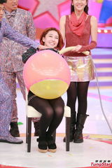 组图：郑伊健陈小春《无敌奖门人》录影玩游戏