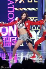 组图：韩团少女时代露小蛮腰 新曲打榜三连冠