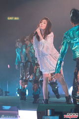 组图：雷颂德个唱献歌儿子 郑秀文助阵掀高潮