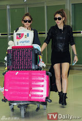 组图：韩团AfterSchool结束日本个唱飞抵韩国