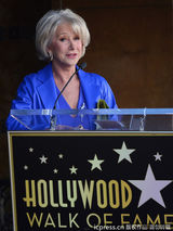 组图：海伦-米伦留名星光大道 与老公甜蜜舌吻