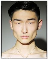 组图：韩裔小眼丑帅男模 另类东方面孔西方走红
