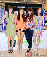 组图：韩女团SISTAR靓装出席粉丝签名会