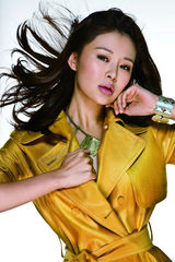 组图：关悦成开年封面女郎 彰显幸福女人优魅力