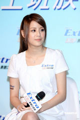 幻灯图：江语晨白连衣裙显清纯 称已鼓励周杰伦