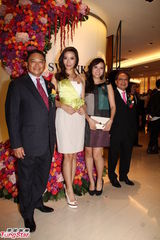 组图：汪圆圆斜肩礼服大方 Rosemary秀性感