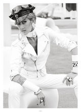 组图：席琳-迪翁半裸登杂志 狂野写真展风采