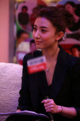 组图：美女主播周子涵写真 清纯妩媚尽显女人味