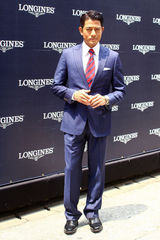 组图：郭富城染黑发代言名表 避谈七夕