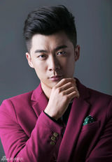 组图：曹征秋装写真 正装帅气显别样魅力