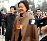 高清图：倪萍朱军赴政协会议 邓亚萍呼吁关怀志愿者