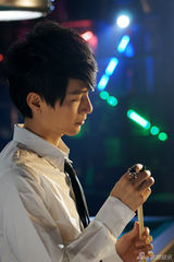 组图：陈楚生拍摄个人形象片 打造绅士雅痞风格