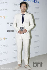 组图：missA等助阵时装周 金宇彬走秀变吸血鬼