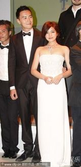 组图：戛纳影展台湾之夜派对 郑元畅陈妍希男才女貌