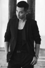 组图：赵文卓拍摄最新时尚大片 展现侠骨柔情