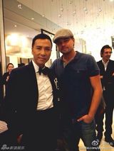 组图：好莱坞巨星相聚青岛 男神女神忙追星