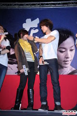 组图：言承旭宣传新片惹尖叫 陈意涵赞陈妍希歌艺