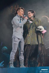 组图：郑伊健开唱秀肌肉与女模热舞 蒙嘉慧现身支持