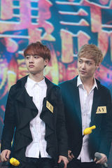 组图：EXO录制节目 12个大男孩儿既帅且萌