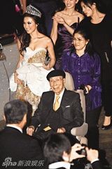 组图：邵逸夫离世享年107岁 曾与众港姐合影