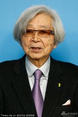 组图：《小小的家》发布会 女星穿和服显羞涩