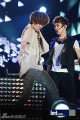 组图：众韩星开唱 EXO-K霸气T-ara性感