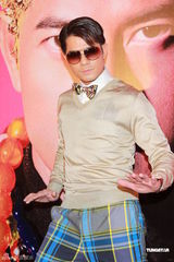 组图：郭富城个唱将凌空跳舞 带来全新超视觉享受