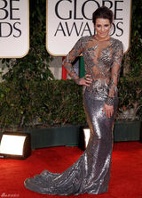 组图：金球奖红毯丽娅-米雪儿刺绣透视装火辣