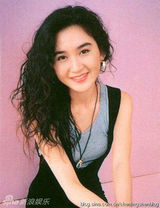 组图：“火玫瑰”温碧霞早年罕见青涩照