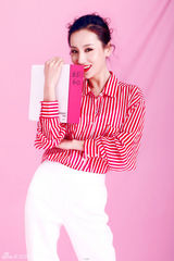 组图：高洋清新淡雅大片 演绎夏日阳光粉色调