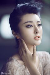 组图：甘露眼波流转尽展恬静娇媚