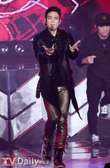 组图：韩团SHINee新专辑回归首唱疯狂火爆