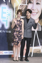 独家高清：尹恩惠撑新剧发布 郑容和李东健撞脸