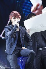 组图：JYJ金在中南京会粉丝 想在38岁结婚