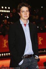 组图：群星亮相闭幕红毯秀 着装低调显黯淡