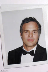 组图：金球奖后台大头照 获奖者卖萌开心留影