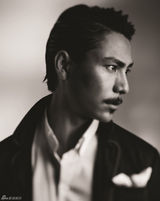 组图：陈坤登杂志封面 搞怪造型尽显诙谐幽默