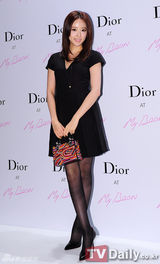 组图：f(x)韩艺瑟韩智敏等捧场品牌活动